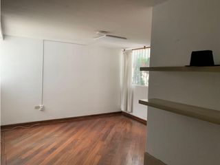 Foto 12 de La Carolina, Oficina en renta, 250 m2, 10 ambientes, 5 baños, 3 parqueaderos