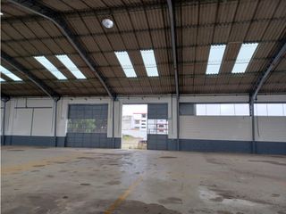 Foto 29 de La Kennedy, Galpón en renta, 860 m2, 4 ambientes, 4 baños, 20 parqueaderos
