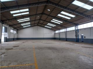 Foto 1 de La Kennedy, Galpón en renta, 860 m2, 4 ambientes, 4 baños, 20 parqueaderos