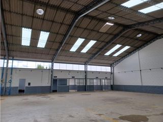 Foto 8 de La Kennedy, Galpón en renta, 860 m2, 4 ambientes, 4 baños, 20 parqueaderos