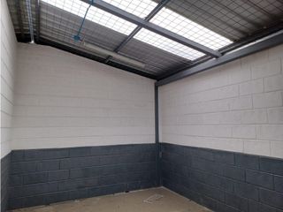 Foto 18 de La Kennedy, Galpón en renta, 860 m2, 4 ambientes, 4 baños, 20 parqueaderos