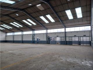Foto 11 de La Kennedy, Galpón en renta, 860 m2, 4 ambientes, 4 baños, 20 parqueaderos