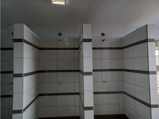 Foto 20 de La Kennedy, Galpón en renta, 860 m2, 4 ambientes, 4 baños, 20 parqueaderos