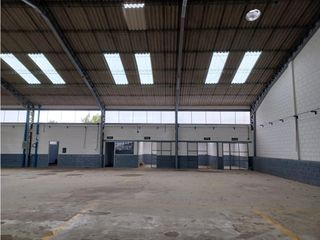 Foto 10 de La Kennedy, Galpón en renta, 860 m2, 4 ambientes, 4 baños, 20 parqueaderos