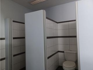 Foto 21 de La Kennedy, Galpón en renta, 860 m2, 4 ambientes, 4 baños, 20 parqueaderos