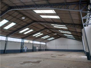 Foto 28 de La Kennedy, Galpón en renta, 860 m2, 4 ambientes, 4 baños, 20 parqueaderos