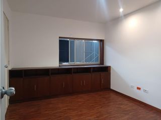 Foto 19 de La Kennedy, Oficina en renta, 335 m2, 15 ambientes, 4 baños, 8 parqueaderos