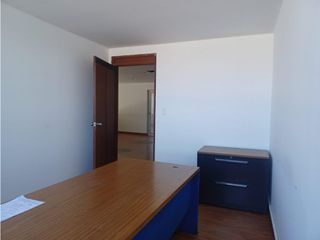 Foto 15 de La Kennedy, Oficina en renta, 335 m2, 15 ambientes, 4 baños, 8 parqueaderos