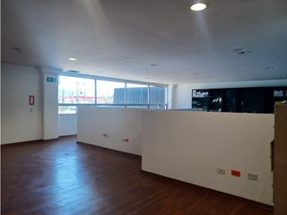 Foto 10 de La Kennedy, Oficina en renta, 335 m2, 15 ambientes, 4 baños, 8 parqueaderos