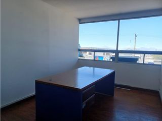 Foto 18 de La Kennedy, Oficina en renta, 335 m2, 15 ambientes, 4 baños, 8 parqueaderos