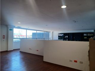 Foto 8 de La Kennedy, Oficina en renta, 335 m2, 15 ambientes, 4 baños, 8 parqueaderos
