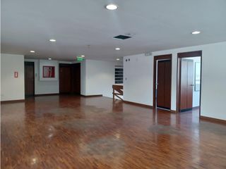 Foto 21 de La Kennedy, Oficina en renta, 335 m2, 15 ambientes, 4 baños, 8 parqueaderos