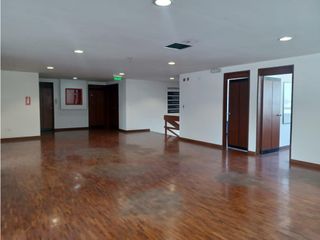 Foto 3 de La Kennedy, Oficina en renta, 335 m2, 15 ambientes, 4 baños, 8 parqueaderos