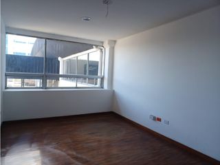 Foto 32 de La Kennedy, Oficina en renta, 335 m2, 15 ambientes, 4 baños, 8 parqueaderos