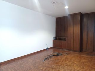 Foto 33 de La Kennedy, Oficina en renta, 335 m2, 15 ambientes, 4 baños, 8 parqueaderos