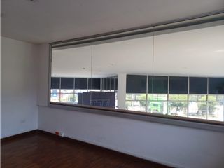 Foto 29 de La Kennedy, Oficina en renta, 335 m2, 15 ambientes, 4 baños, 8 parqueaderos