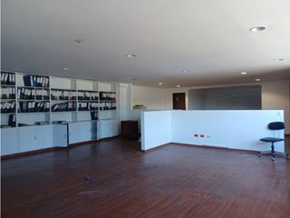 Foto 25 de La Kennedy, Oficina en renta, 335 m2, 15 ambientes, 4 baños, 8 parqueaderos