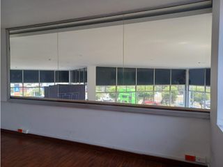 Foto 28 de La Kennedy, Oficina en renta, 335 m2, 15 ambientes, 4 baños, 8 parqueaderos