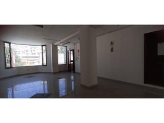 Foto 8 de Cotocollao, Casa Comercial en renta, 426 m2, 3 ambientes, 4 baños, 5 parqueaderos