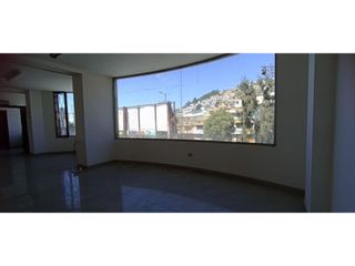 Foto 11 de Cotocollao, Casa Comercial en renta, 426 m2, 3 ambientes, 4 baños, 5 parqueaderos