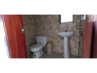 Foto 5 de Cotocollao, Casa Comercial en renta, 426 m2, 3 ambientes, 4 baños, 5 parqueaderos