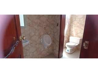 Foto 6 de Cotocollao, Casa Comercial en renta, 426 m2, 3 ambientes, 4 baños, 5 parqueaderos