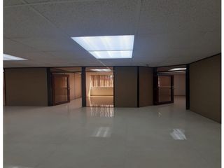 Foto 2 de Rumipamba, Oficina en renta, 140 m2, 6 ambientes, 2 baños, 2 parqueaderos