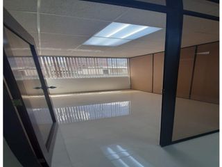Foto 3 de Rumipamba, Oficina en renta, 140 m2, 6 ambientes, 2 baños, 2 parqueaderos