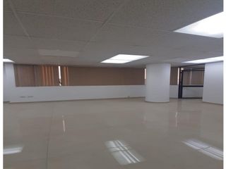 Rumipamba, Oficina en renta, 140 m2, 6 ambientes, 2 baños, 2 parqueaderos