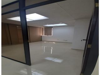 Foto 7 de Rumipamba, Oficina en renta, 140 m2, 6 ambientes, 2 baños, 2 parqueaderos