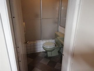 Foto 12 de Av America, Oficina en renta, 120 m2, 9 ambientes, 3 baños, 2 parqueaderos