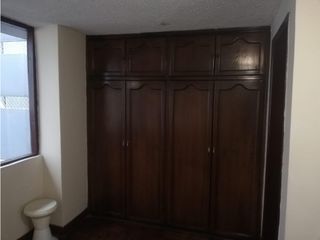 Foto 18 de Av America, Oficina en renta, 120 m2, 9 ambientes, 3 baños, 2 parqueaderos