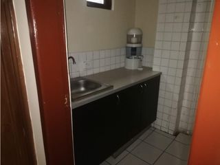 Foto 8 de Av America, Oficina en renta, 120 m2, 9 ambientes, 3 baños, 2 parqueaderos