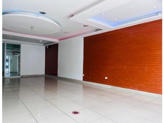 Foto 3 de Ponceano, Local Comercial en renta, 130 m2, 3 ambientes, 4 baños, 3 parqueaderos