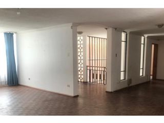 Foto 10 de La Carolina, Oficina en renta, 350 m2, 7 ambientes, 3 baños, 2 parqueaderos
