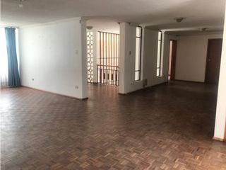 Foto 1 de La Carolina, Oficina en renta, 350 m2, 7 ambientes, 3 baños, 2 parqueaderos