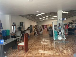 Foto 9 de Yaruqui, Local Comercial en renta, 400 m2, 2 ambientes, 1 baño, 10 parqueaderos