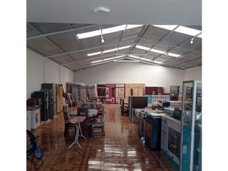 Foto 3 de Yaruqui, Local Comercial en renta, 400 m2, 2 ambientes, 1 baño, 10 parqueaderos