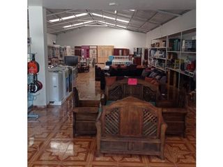 Foto 2 de Yaruqui, Local Comercial en renta, 400 m2, 2 ambientes, 1 baño, 10 parqueaderos