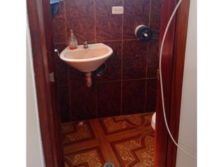 Foto 6 de Yaruqui, Local Comercial en renta, 400 m2, 2 ambientes, 1 baño, 10 parqueaderos