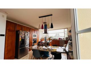Foto 2 de Lomas de Monteserrín, Casa en venta, 600 m2, 4 habitaciones, 4 baños, 4 parqueaderos