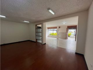 Foto 1 de Rumipamba, Local Comercial en renta, 60 m2, 2 ambientes, 1 baño, patio