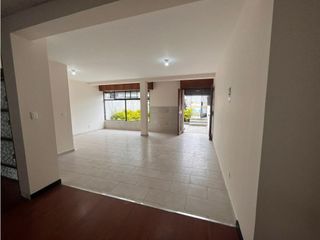 Foto 2 de Rumipamba, Local Comercial en renta, 60 m2, 2 ambientes, 1 baño, patio