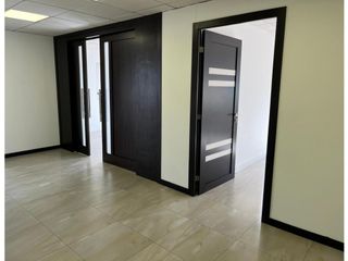 Foto 3 de La Coruña, Oficina en renta, 200 m2, 8 ambientes, 2 baños, 5 parqueaderos