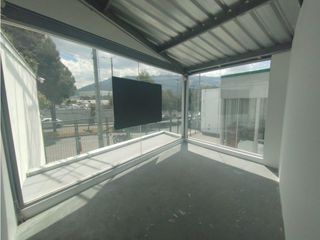 Foto 3 de Rumiñahui, Local Comercial en renta, 2 ambientes, 1 baño, 8 parqueaderos