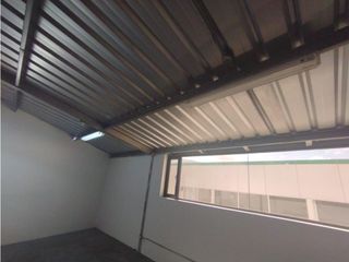 Foto 9 de Rumiñahui, Local Comercial en renta, 2 ambientes, 1 baño, 8 parqueaderos
