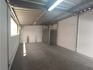 Foto 5 de Rumiñahui, Local Comercial en renta, 2 ambientes, 1 baño, 8 parqueaderos