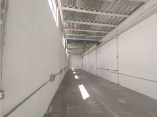 Foto 1 de Rumiñahui, Bodega en renta, 246 m2, 1 ambiente, 1 baño, 8 parqueaderos