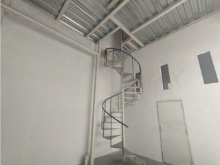 Foto 11 de Rumiñahui, Bodega en renta, 246 m2, 1 ambiente, 1 baño, 8 parqueaderos