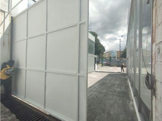 Foto 8 de Rumiñahui, Bodega en renta, 246 m2, 1 ambiente, 1 baño, 8 parqueaderos